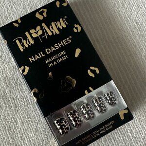 Black Cats Eye, Evie Red Aspen Nail Dashes